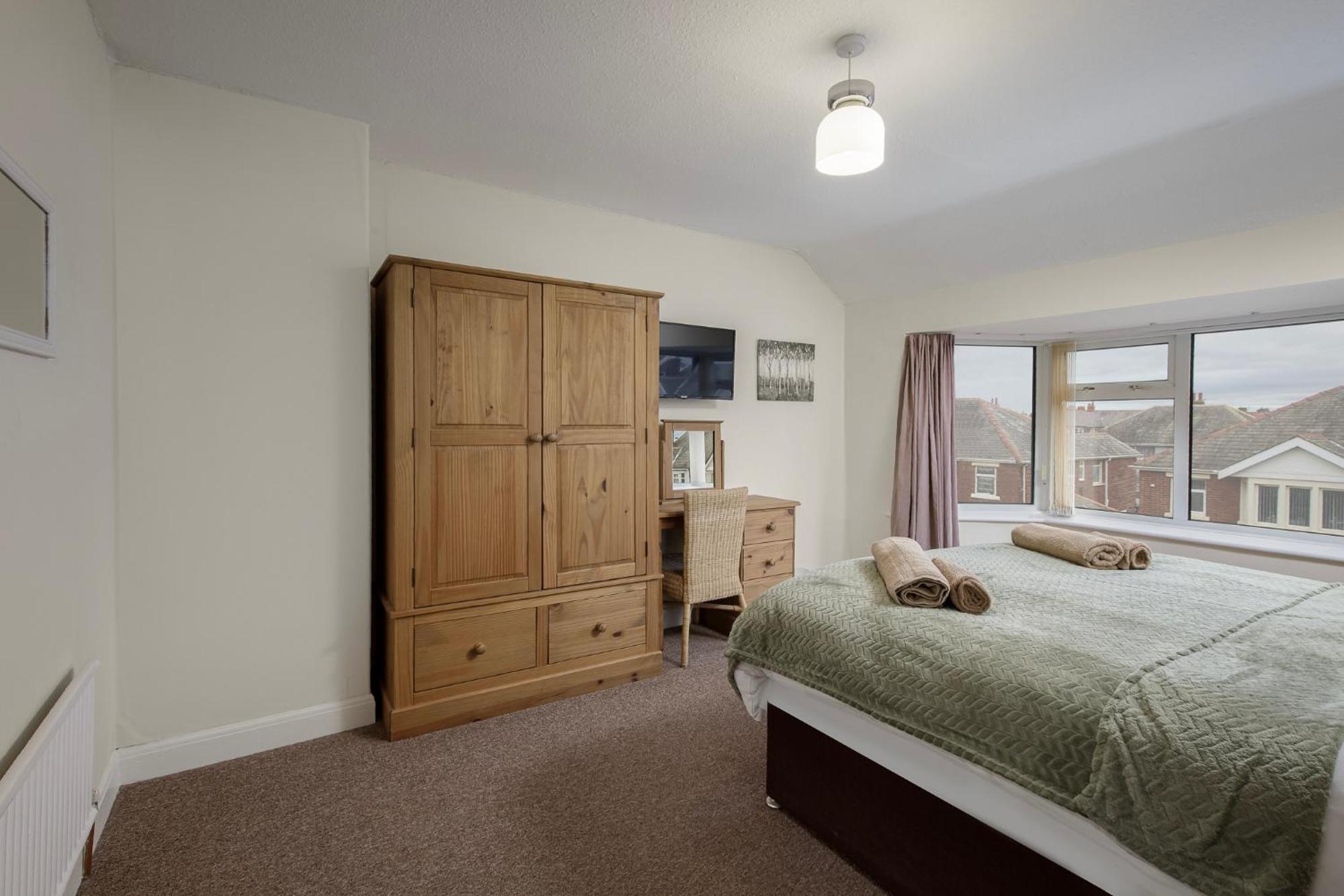 Arnside - Spacious 10-Bedroom Seaside Cottage Blackpool Kültér fotó