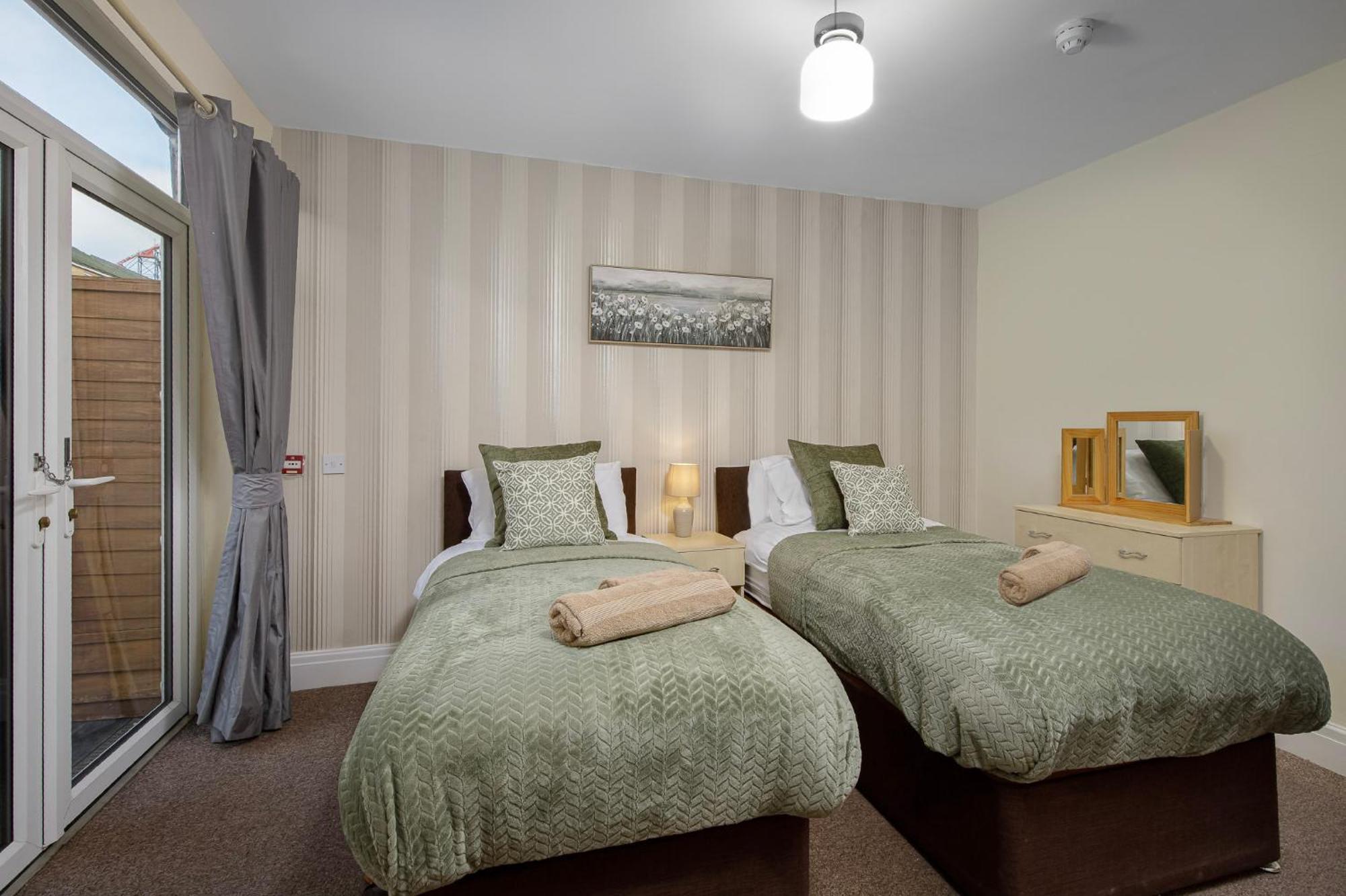Arnside - Spacious 10-Bedroom Seaside Cottage Blackpool Kültér fotó