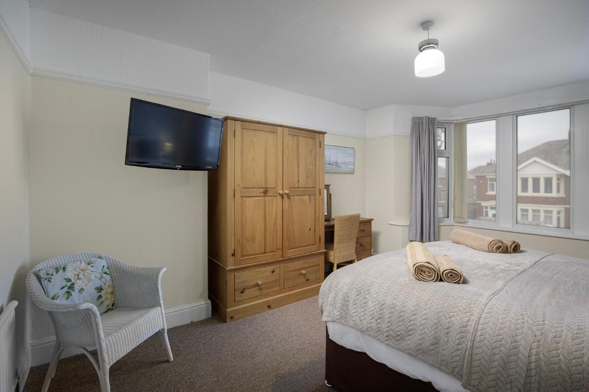 Arnside - Spacious 10-Bedroom Seaside Cottage Blackpool Kültér fotó