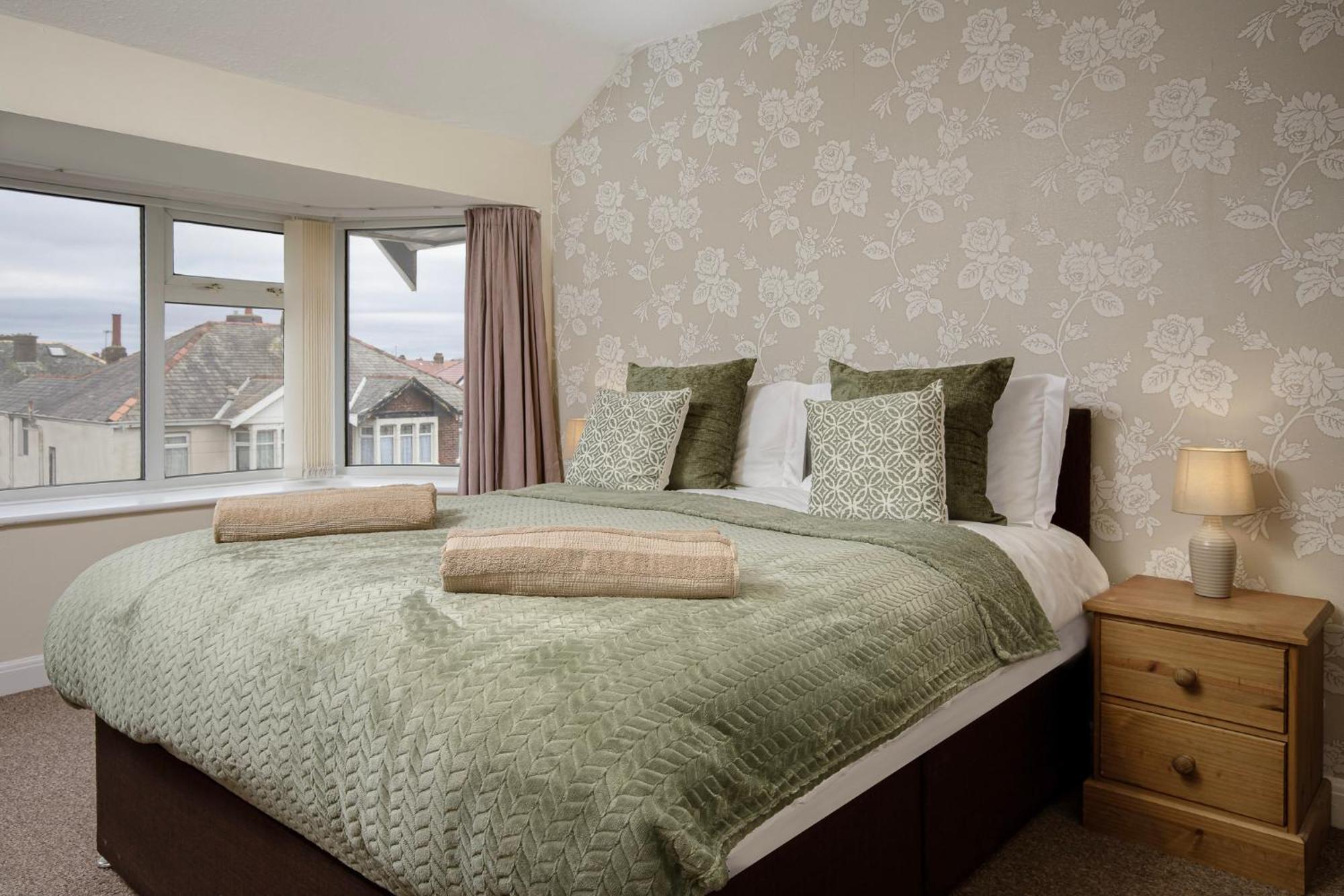 Arnside - Spacious 10-Bedroom Seaside Cottage Blackpool Kültér fotó